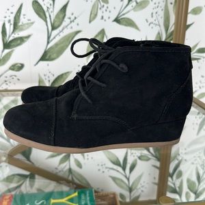 Cat and Jack suede booties
